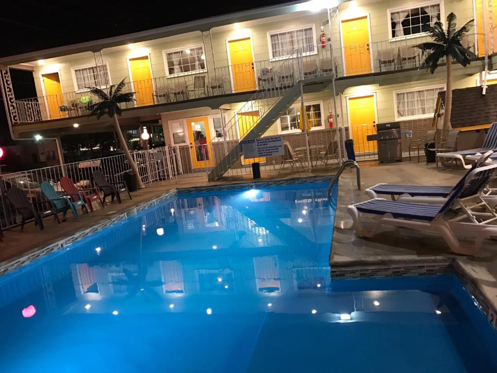 Bazén v ubytování Sunrise Inn nebo v jeho okolí