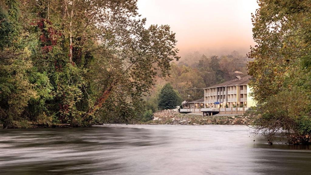 a view of a river with a building in the background at Best Western Plus River Escape Sylva / Dillsboro in Dillsboro