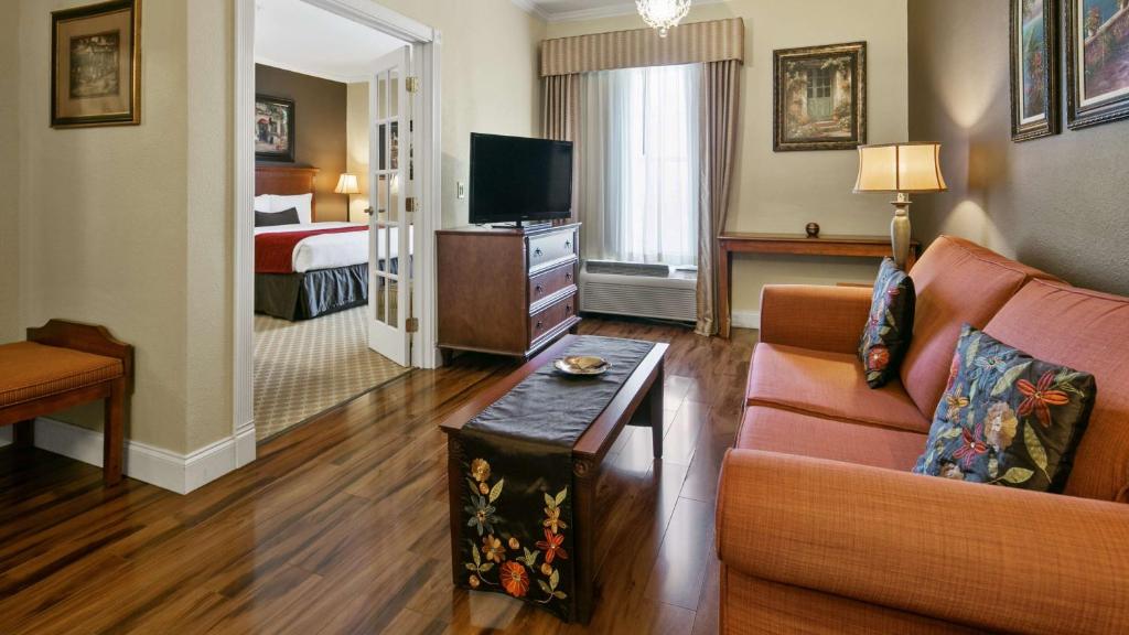 TV a/nebo společenská místnost v ubytování Best Western Plus Georgetown Inn & Suites