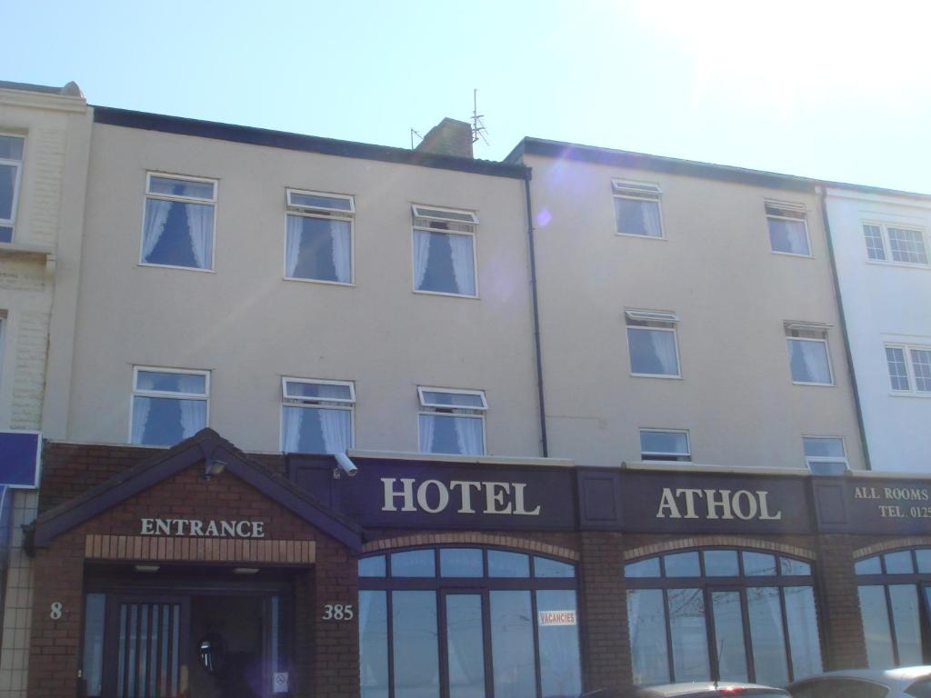 hotel przed budynkiem w obiekcie Hotel Athol Blackpool w Blackpool