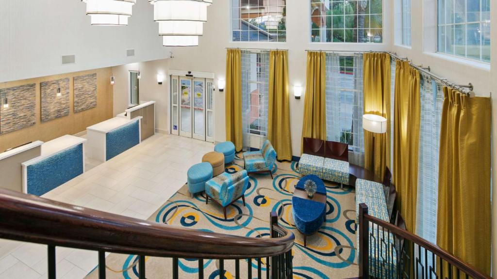 Posezení v ubytování Best Western Plus Houston Atascocita Inn & Suites