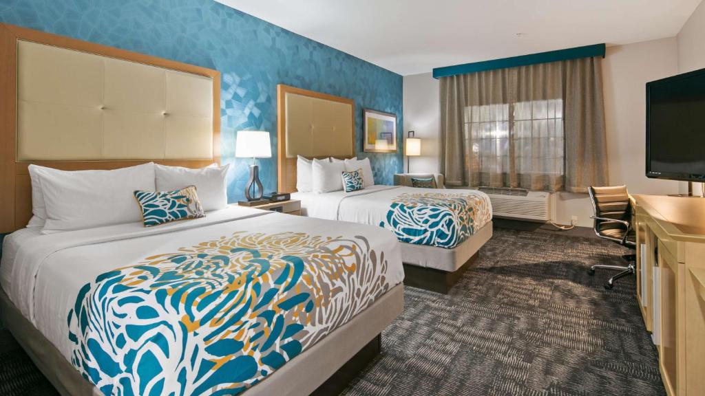 Postel nebo postele na pokoji v ubytování Best Western Plus Houston Atascocita Inn & Suites