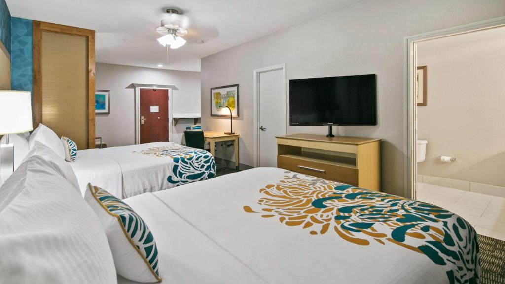 Postel nebo postele na pokoji v ubytování Best Western Plus Houston Atascocita Inn & Suites