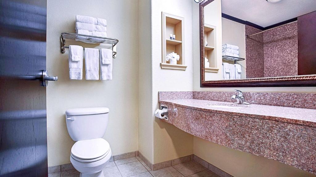 Best Western Plus Royal Mountain Inn & Suites - King Room With Sofa Bed - Non-Smoking