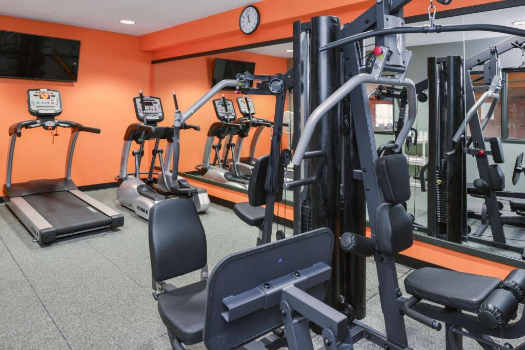 Fitness centrum a/nebo fitness zařízení v ubytování Best Western Cascade Inn & Suites