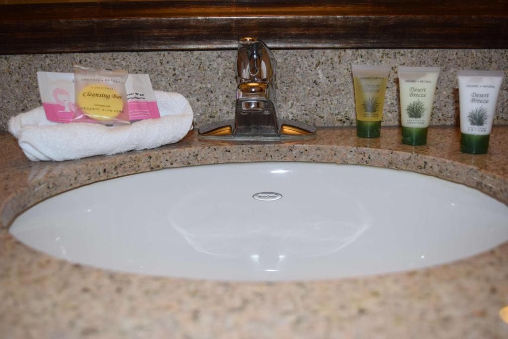 Best Western Plus Rivershore Hotel photo