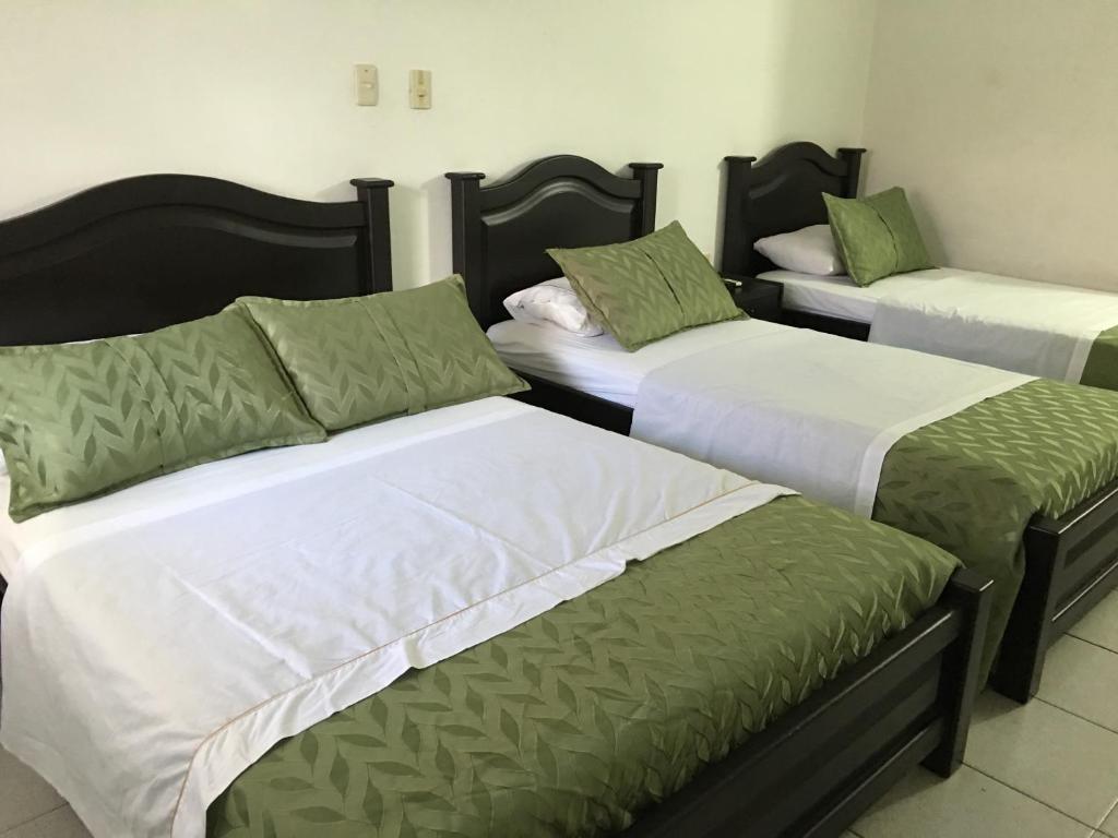 Postel nebo postele na pokoji v ubytování Alborada Hotel Melgar