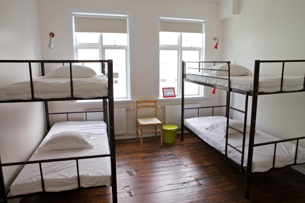 Postel nebo postele na pokoji v ubytování Akureyri Backpackers