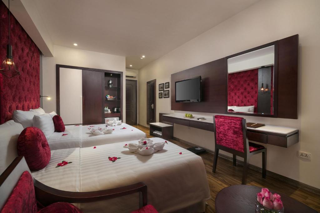 TV a/nebo společenská místnost v ubytování Serene Boutique Hotel & Spa