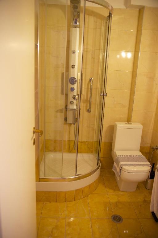 Vannituba majutusasutuses Hotel Drosia