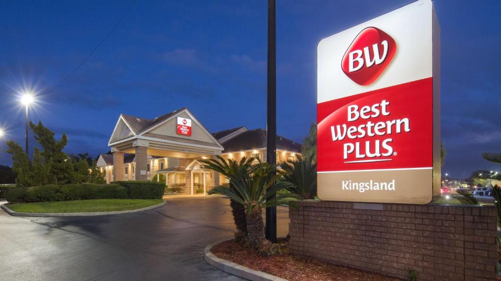 a sign that reads best western plus in front of a house at Best Western Plus Kingsland in Kingsland