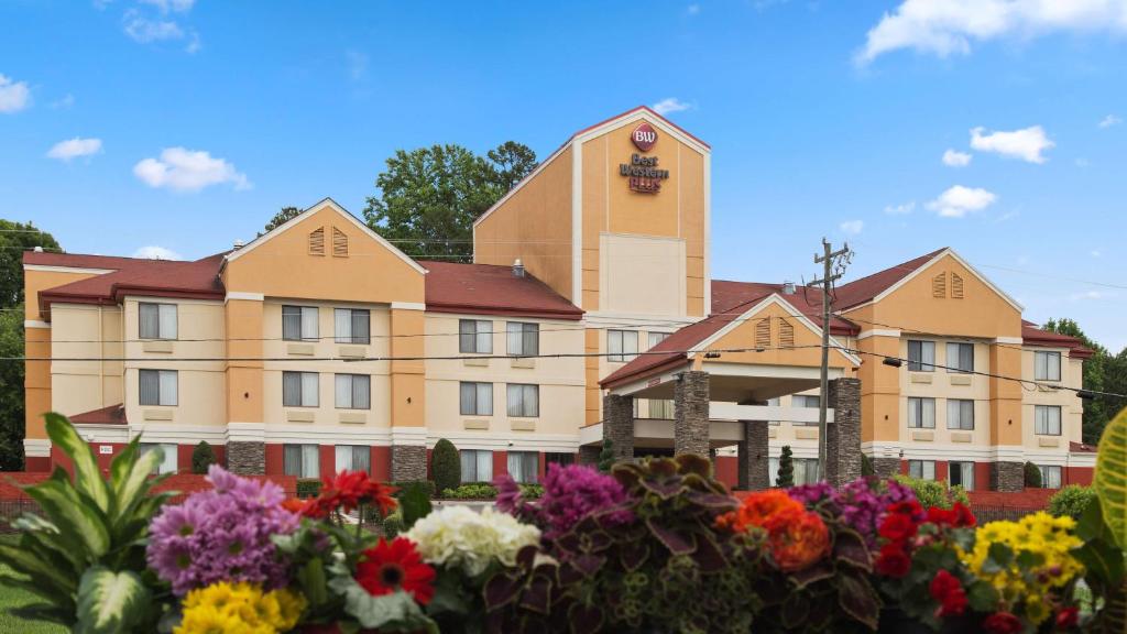 a building with flowers in front of it at Best Western Plus Huntersville in Huntersville