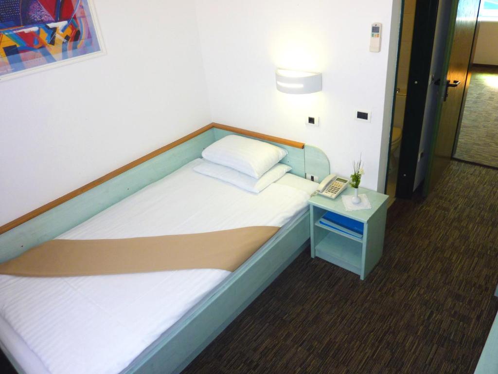 Postel nebo postele na pokoji v ubytování Lipa, Hotel & Bistro