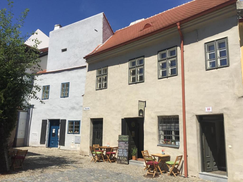 a building with tables and chairs in front of it at U Židovské brány in Třebíč