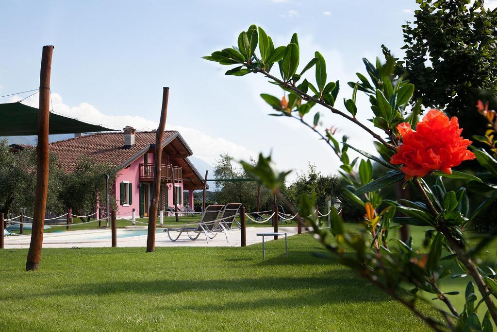 Vonkajšia záhrada v ubytovaní Agritur La Cort