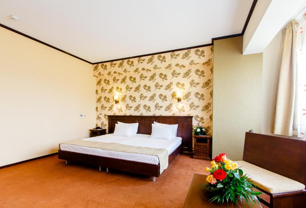 Postel nebo postele na pokoji v ubytování International Bucharest City Centre Hotel