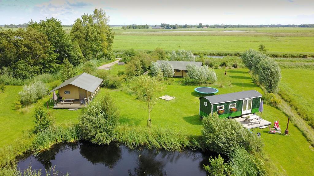 Příroda nedaleko luxury tent