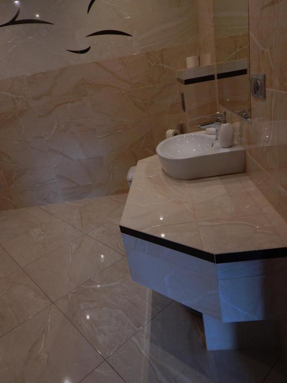 Łazienka w obiekcie Apartamenty Bahus - Centrum