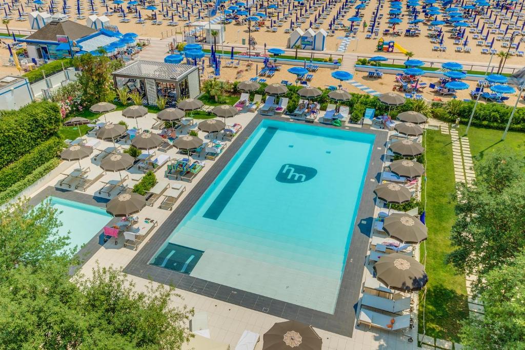 Bazén v ubytování Hotel Mariver nebo v jeho okolí
