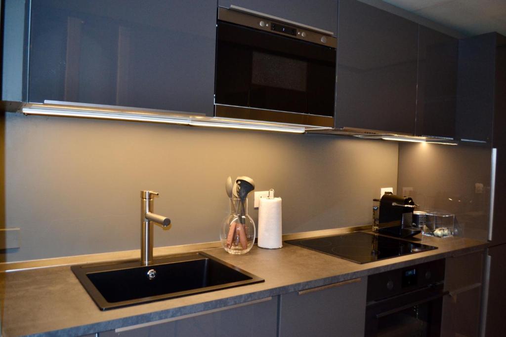 A kitchen or kitchenette at Carducci 2 - Charming & Cozy Apartment