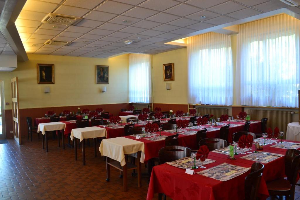 Restaurace v ubytování Hotel Restaurant Niemerich