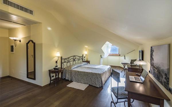 La Darsena Boutique Hotel & Restaurant - Deluxe Double Or Twin Room With Lake View - Attic