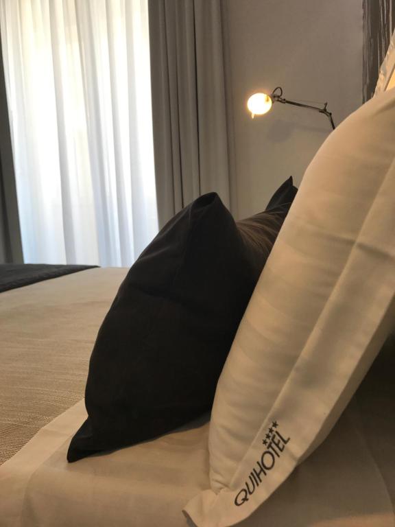 Postel nebo postele na pokoji v ubytování QuiHotel
