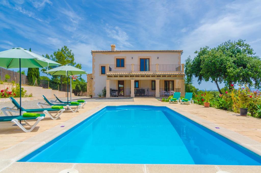 una imagen de una villa con piscina en Son Morey, en Vilafranca de Bonany