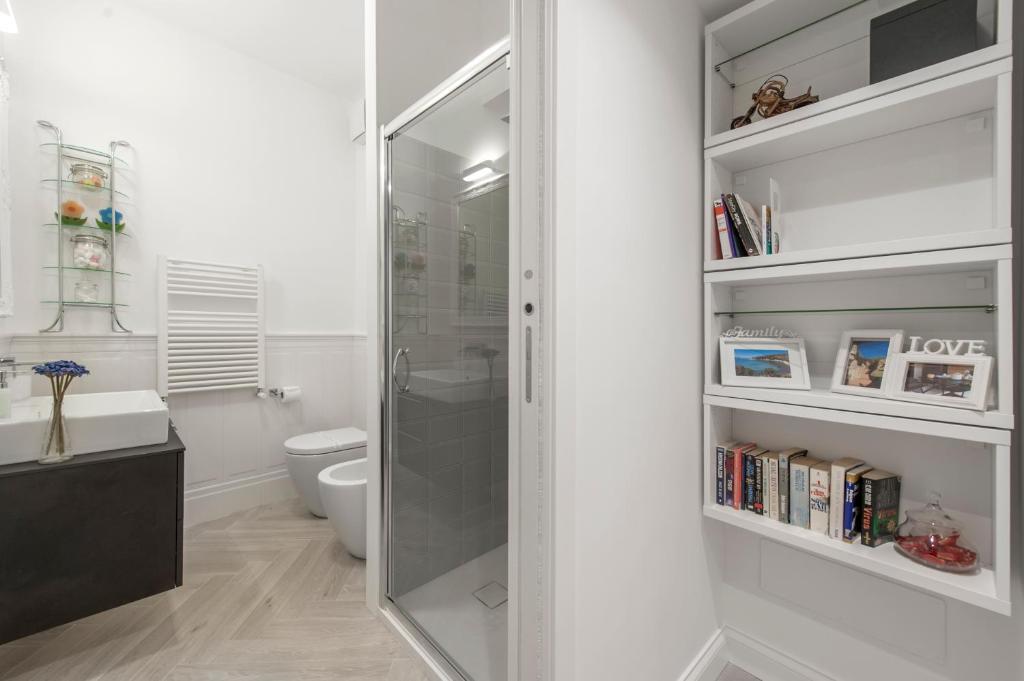 A bathroom at Trevi Apartment