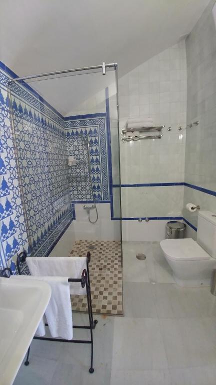 Koupelna v ubytování Apartamentos Torre de la Mezquita