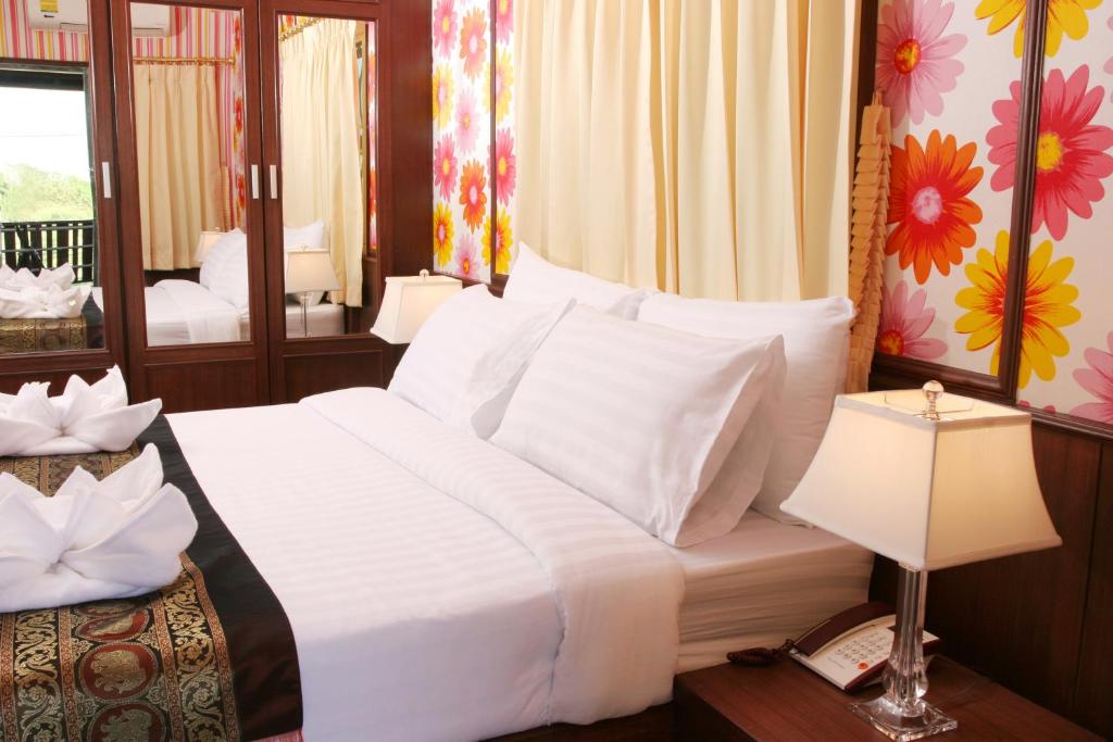 Postel nebo postele na pokoji v ubytování Orchid Resort