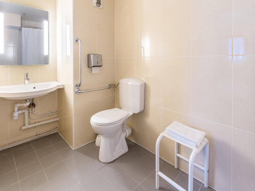 B&B HOTEL Tours Nord 1 Val de Loire - Salle Double - Accès Au Handicap