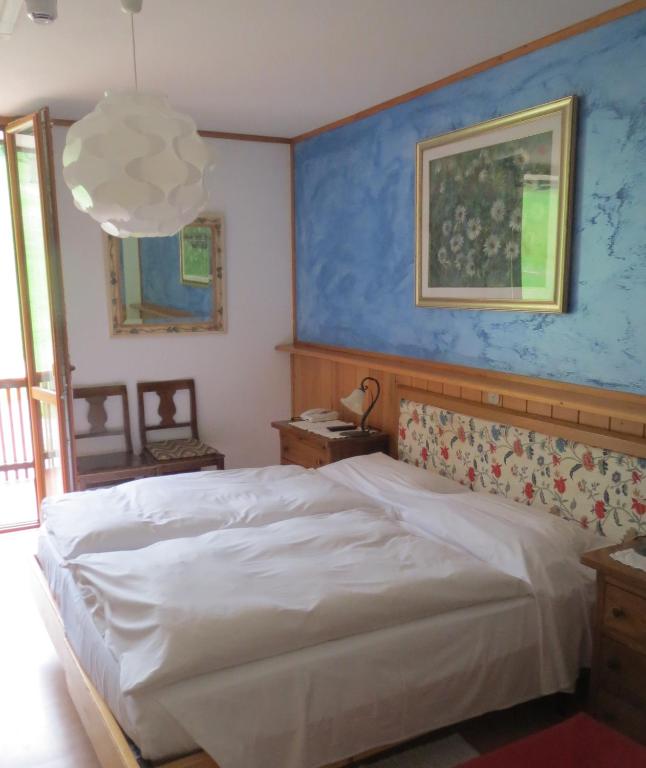 Postel nebo postele na pokoji v ubytování Hotel Cristallo
