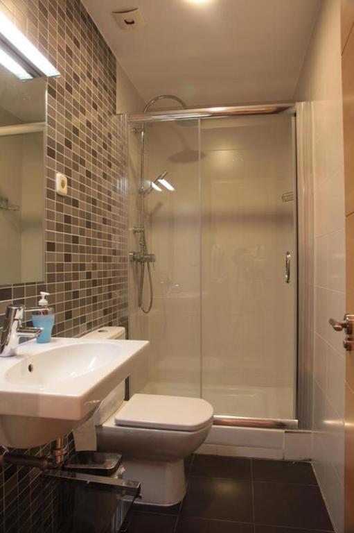 Un baño de Hostal Falfes