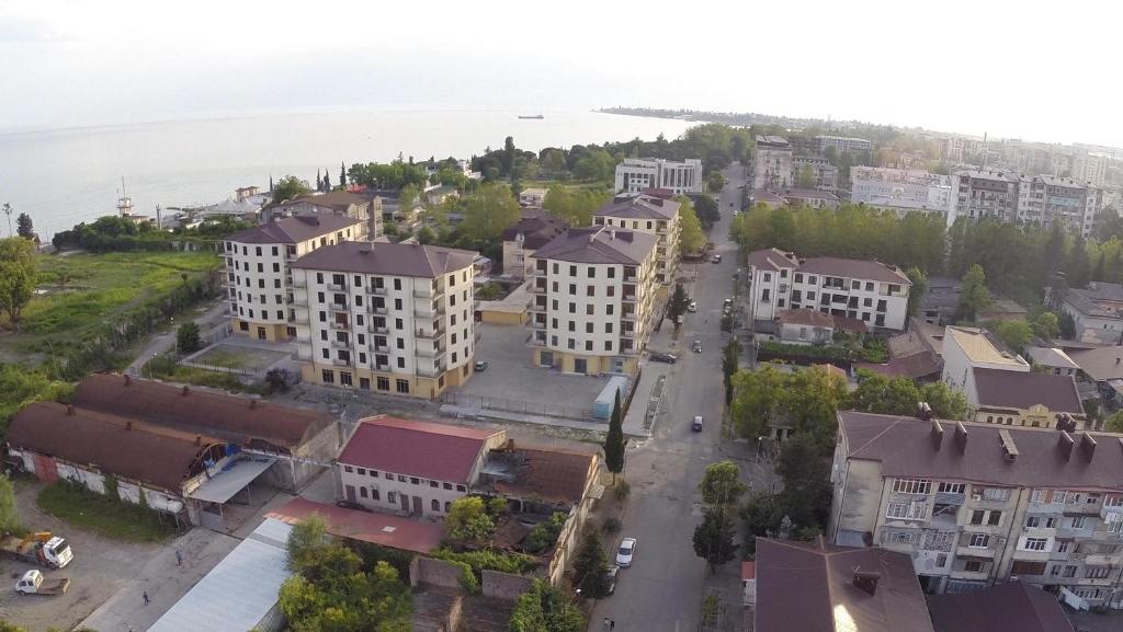 Nespecifikovaný výhled na destinaci Suchumi nebo výhled na město při pohledu z penzionu