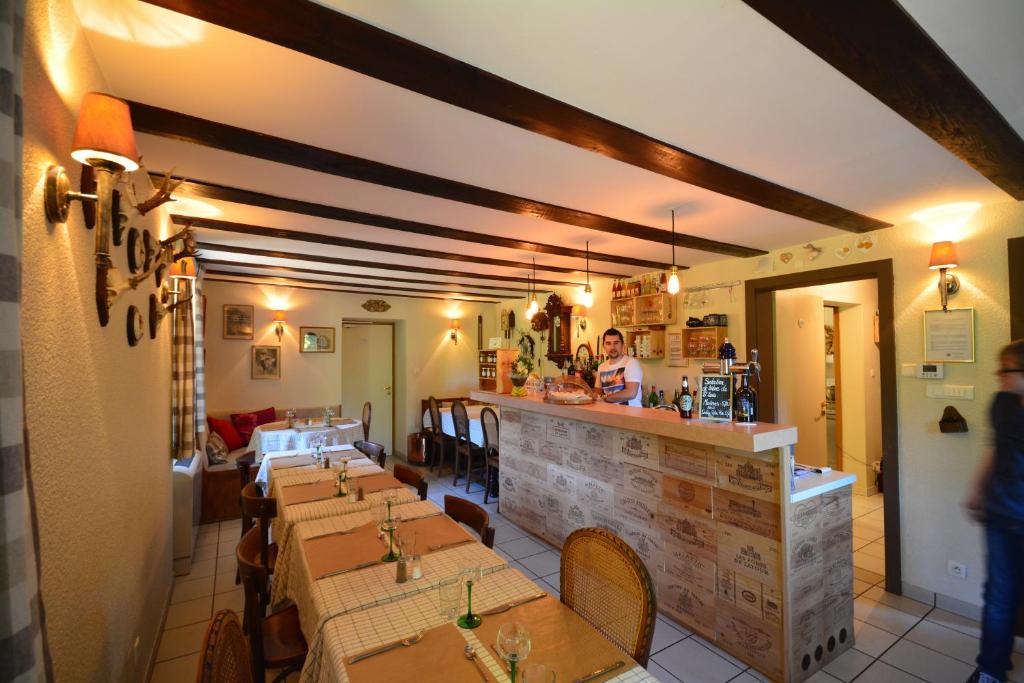 Restaurace v ubytování Roulottes Django et Bella