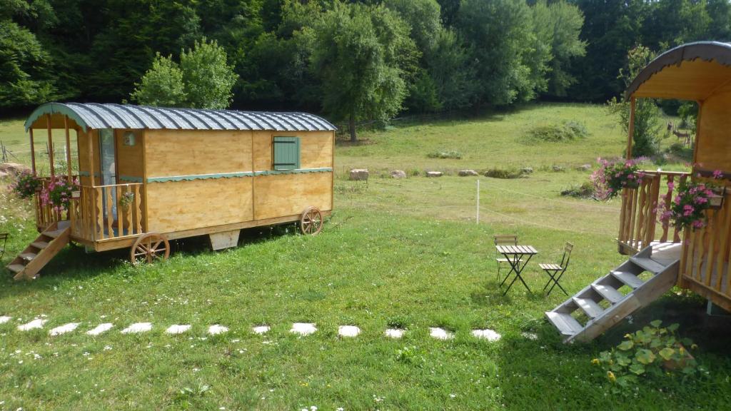 Zahrada ubytování Roulottes Django et Bella