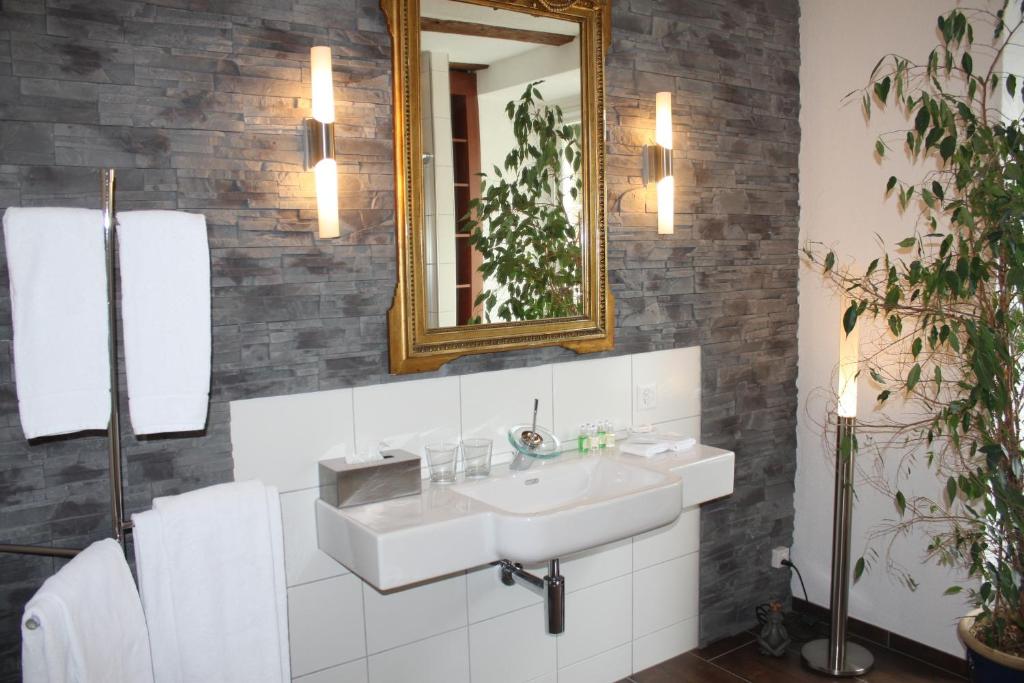 Koupelna v ubytování Hotel Krone Sihlbrugg