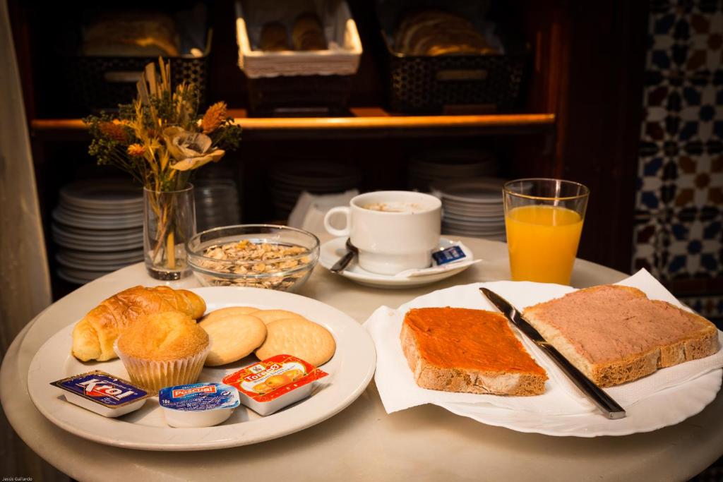 Zdjęcie z galerii obiektu Bed & Breakfast Naranjo w Sewilli