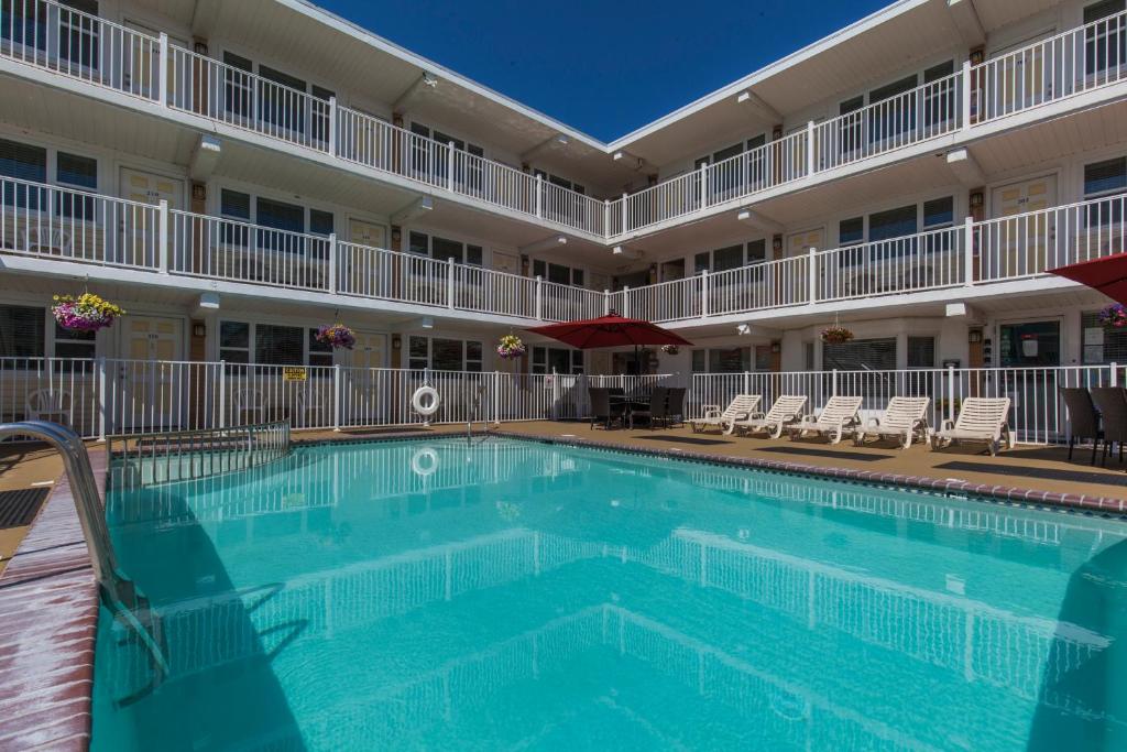 Bazén v ubytování Esplanade Suites - A Sundance Vacations Property nebo v jeho okolí