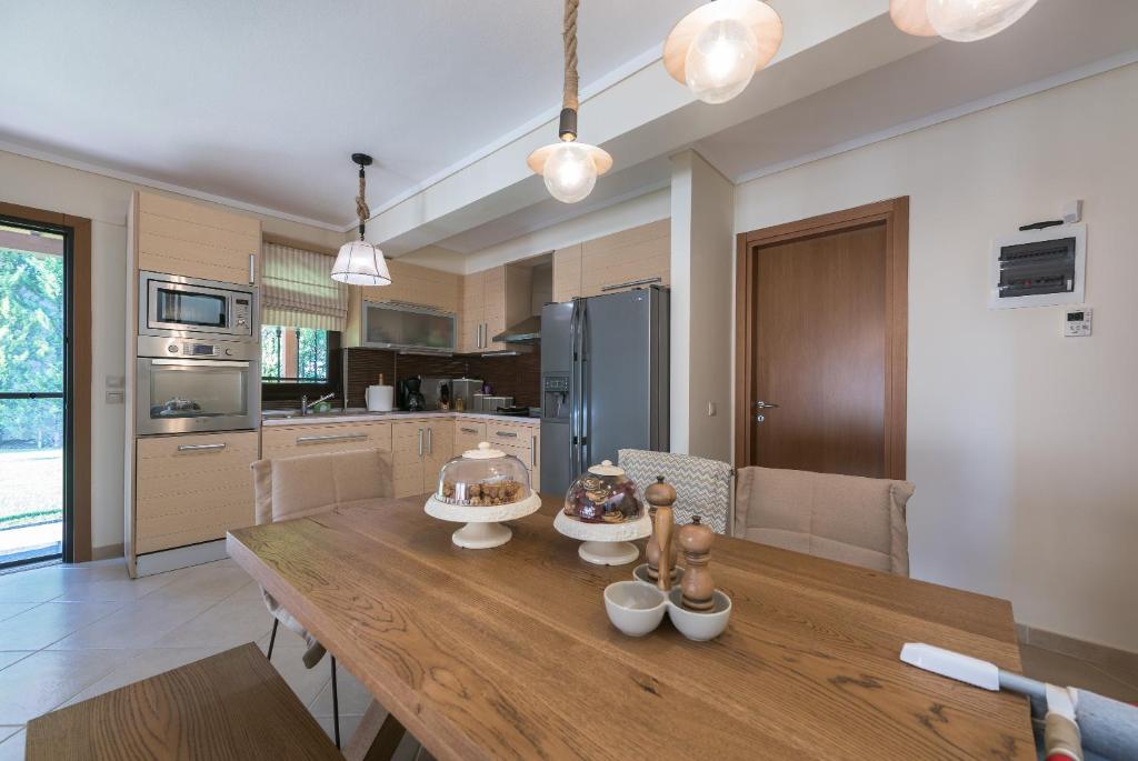 Kuchyň nebo kuchyňský kout v ubytování Elani Villa Dieci by Luxlikehome