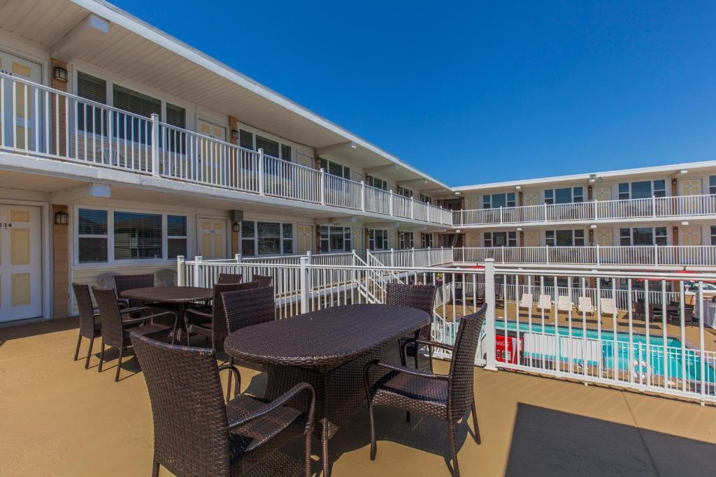 Bazén v ubytování Esplanade Suites - A Sundance Vacations Property nebo v jeho okolí