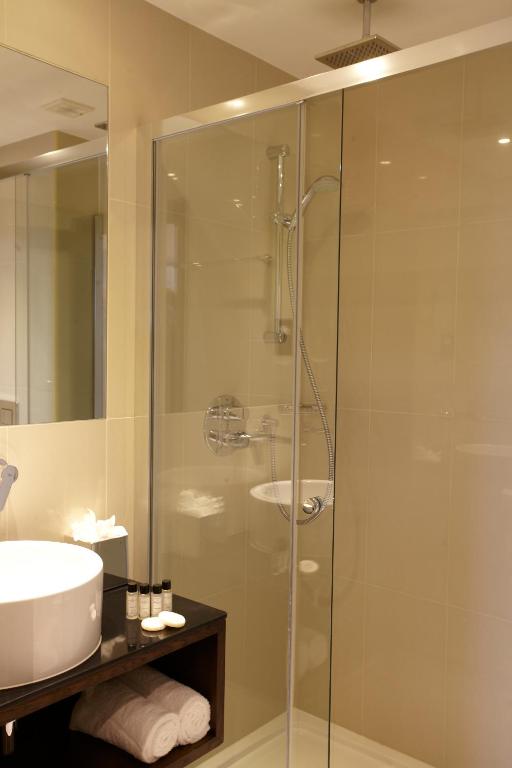 Park Grand Heathrow - Club Double Room