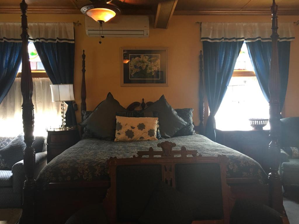 All Seasons Inn - Blue Willow à Daffodil Cottage