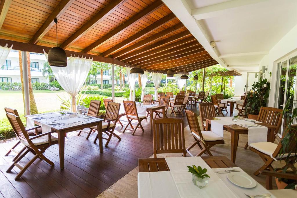 Restaurace v ubytování Apartment in Sublime Samana Résidence