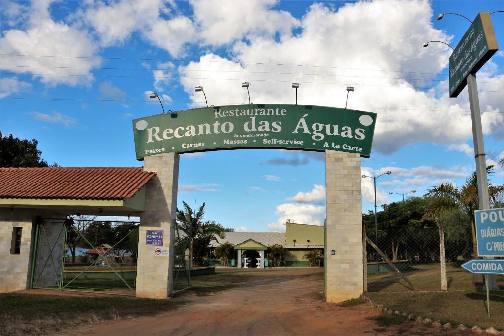 a sign for a mesolithic las azulsas gas station at Pousada Recanto das Águas in Carmo do Rio Claro