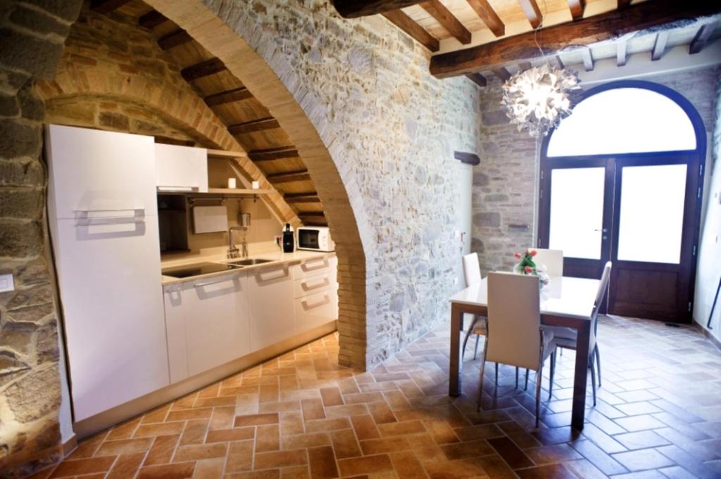 a kitchen and dining room with a table and a window at Umbria nel cuore in Cannara
