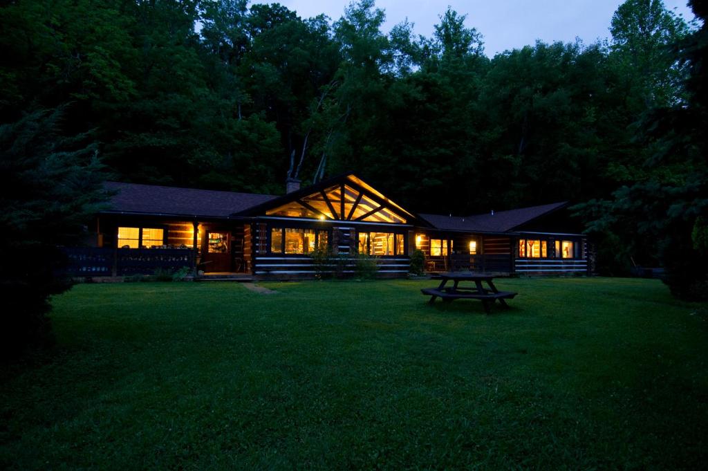 Gallery image of Creekwalk Inn Bed and Breakfast with Cabins in Cosby