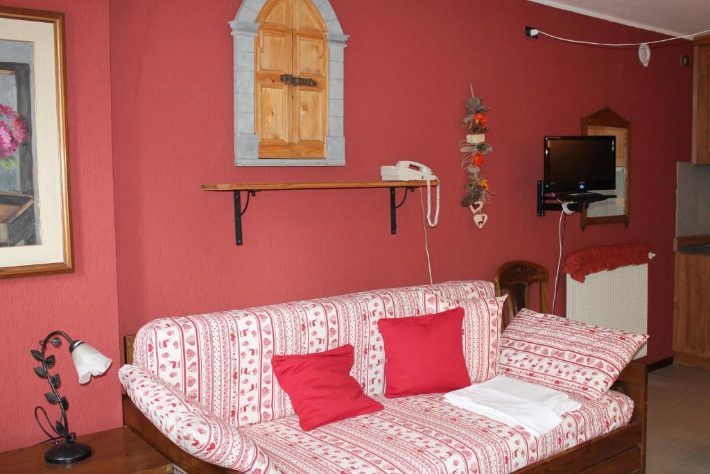 Una televisión o centro de entretenimiento en Jolly Residence