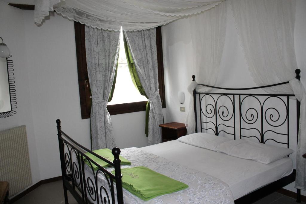 Una cama o camas en una habitación de Jolly Residence
